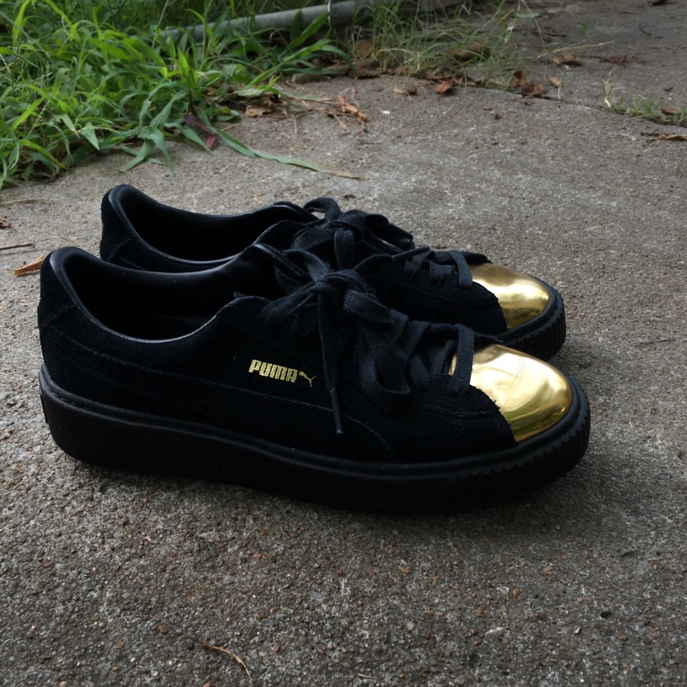 Black and gold pumas✨